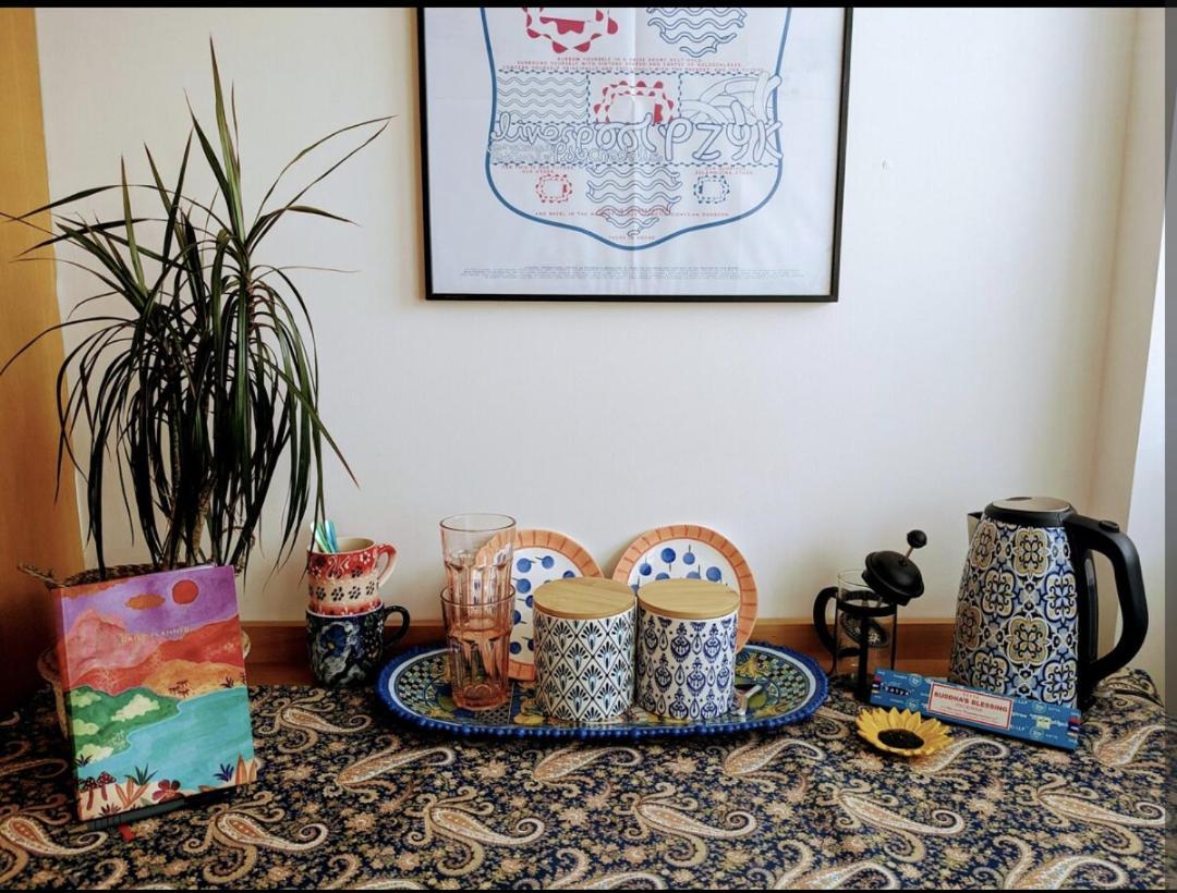 Homestay Colourful En-suite In A Penthouse On The Docks!