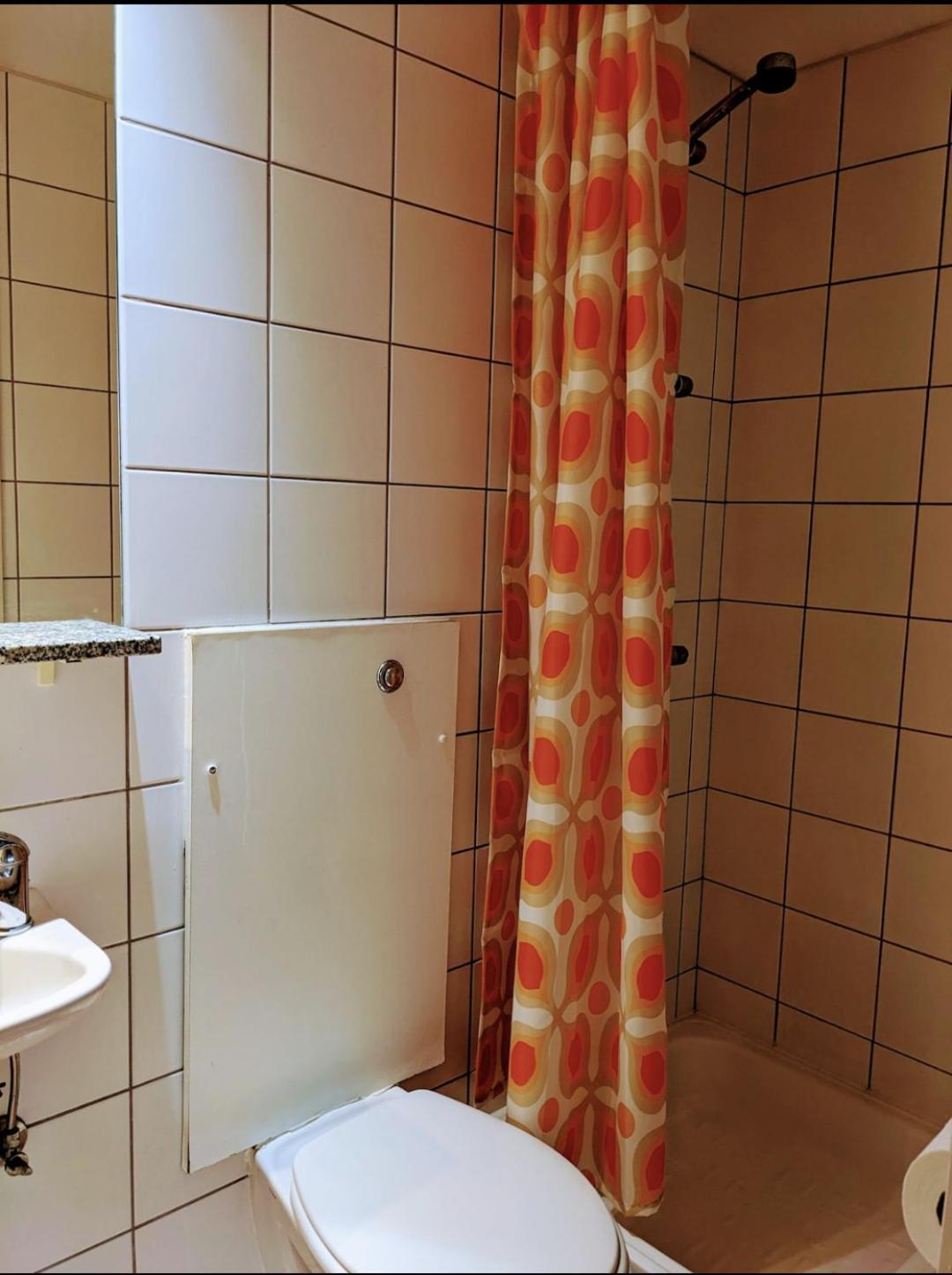 Colourful En-suite In A Penthouse On The Docks! Homestay Liverpool