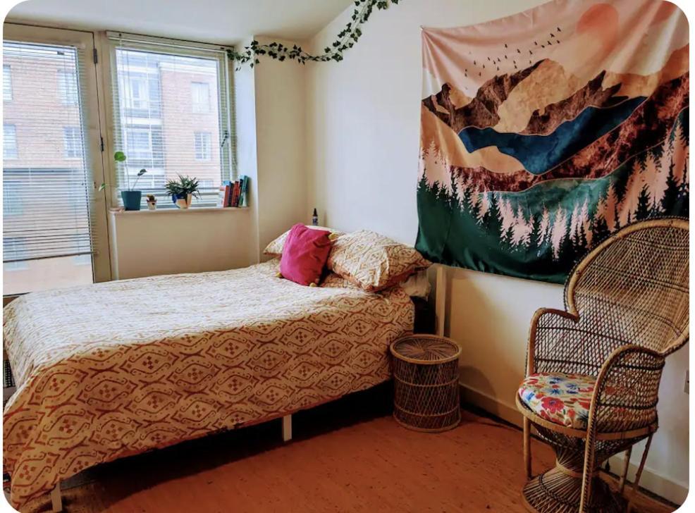 Homestay Colourful En-suite In A Penthouse On The Docks! *